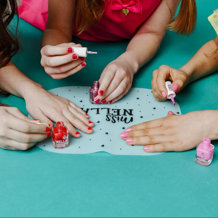 Miss Nella Nagellack Secret Diary