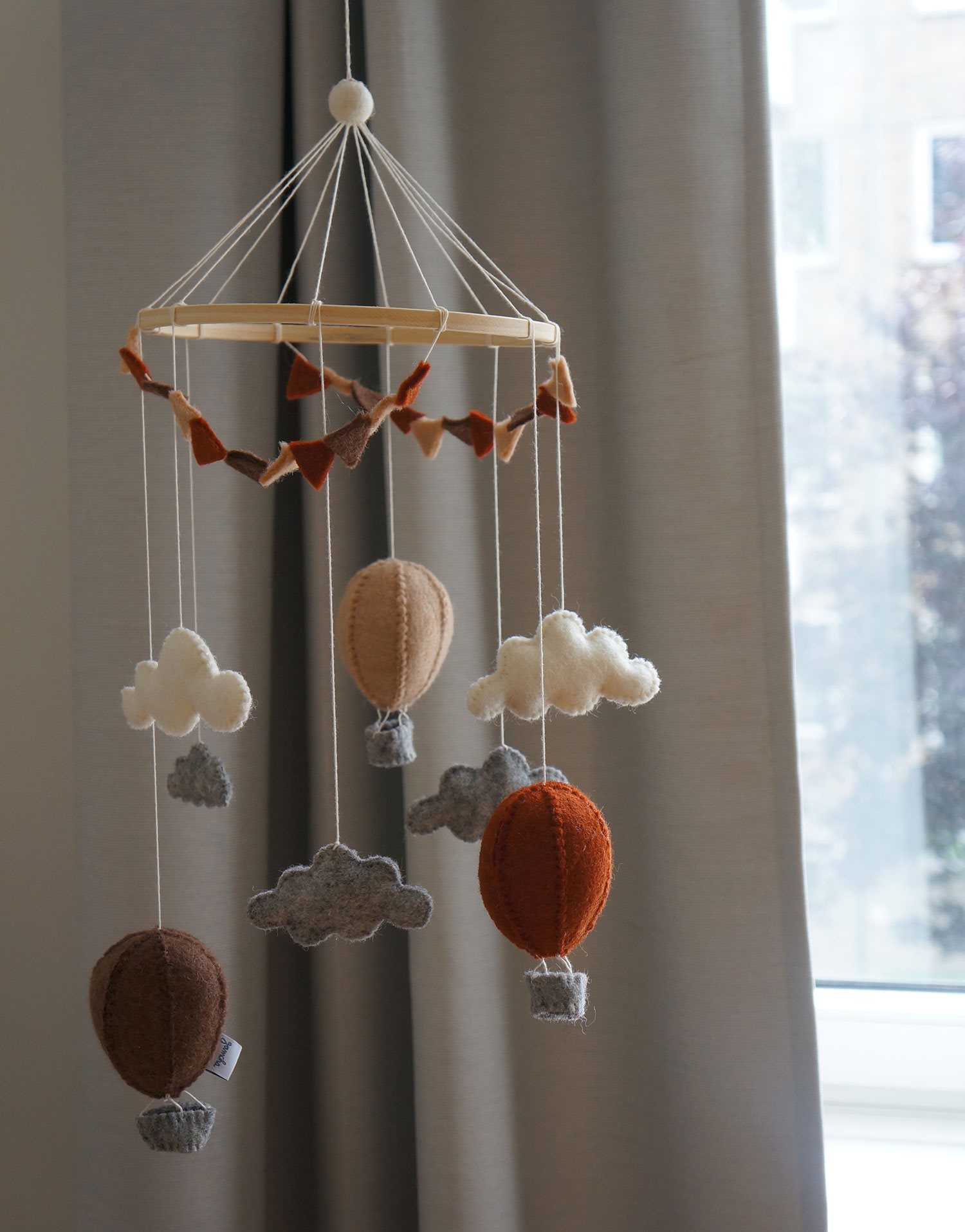 Gamcha Mobile Air Balloons/Pennants beige/brown