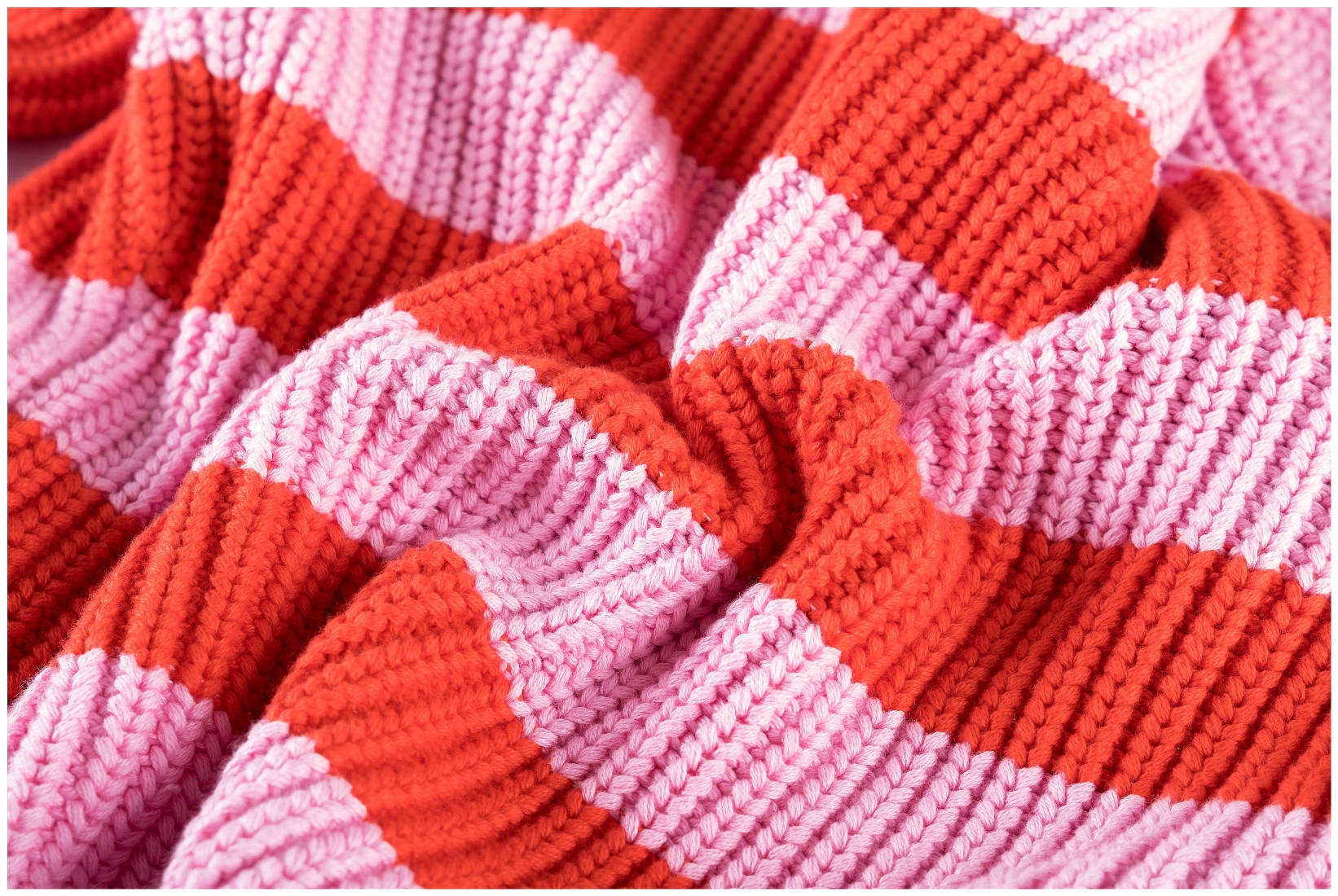 Someone Girl Pullover pink